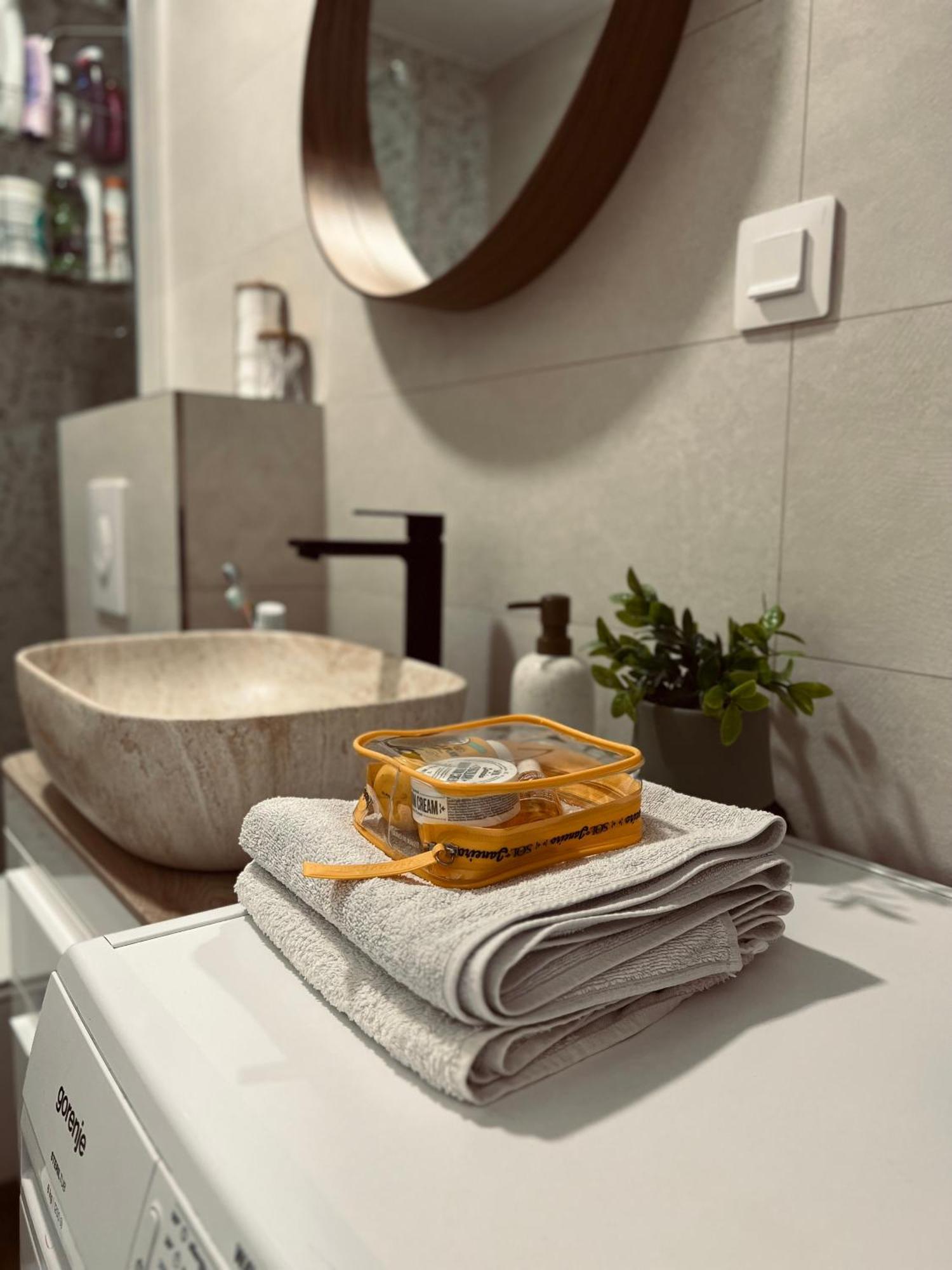 Bright & Sunny Two Bedroom Apartment Дубровник Экстерьер фото